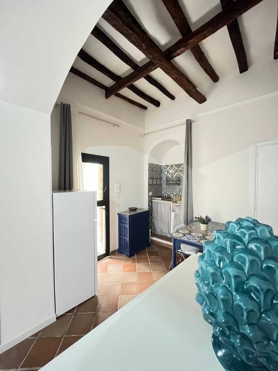 Kitchen or kitchenette, Living room, Seating area