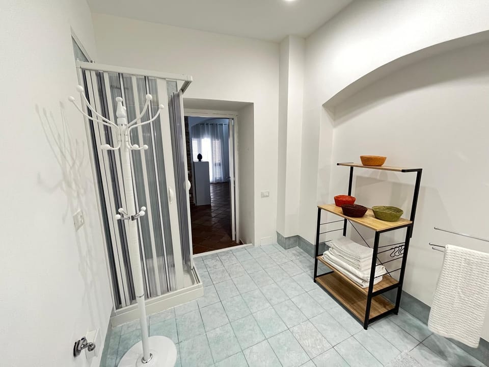 Shower, towels