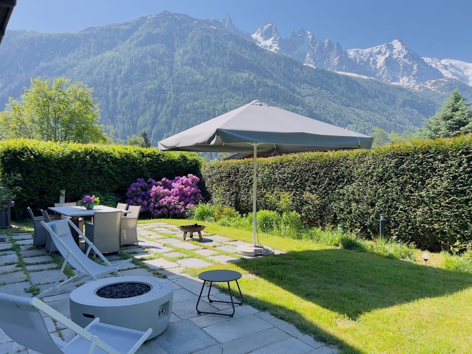 Day, Natural landscape, Garden, Mountain view, sunbed