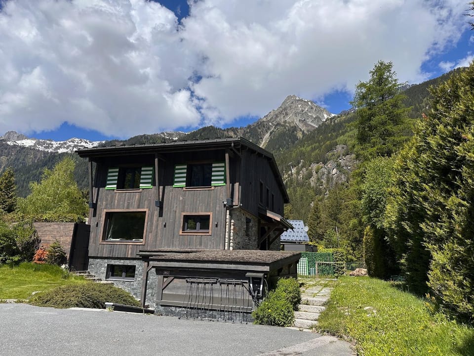 Property building, Spring, Mountain view