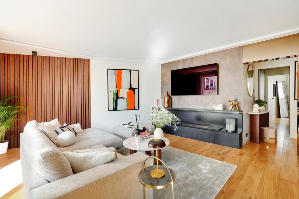 TV and multimedia, Living room, Seating area, flat iron