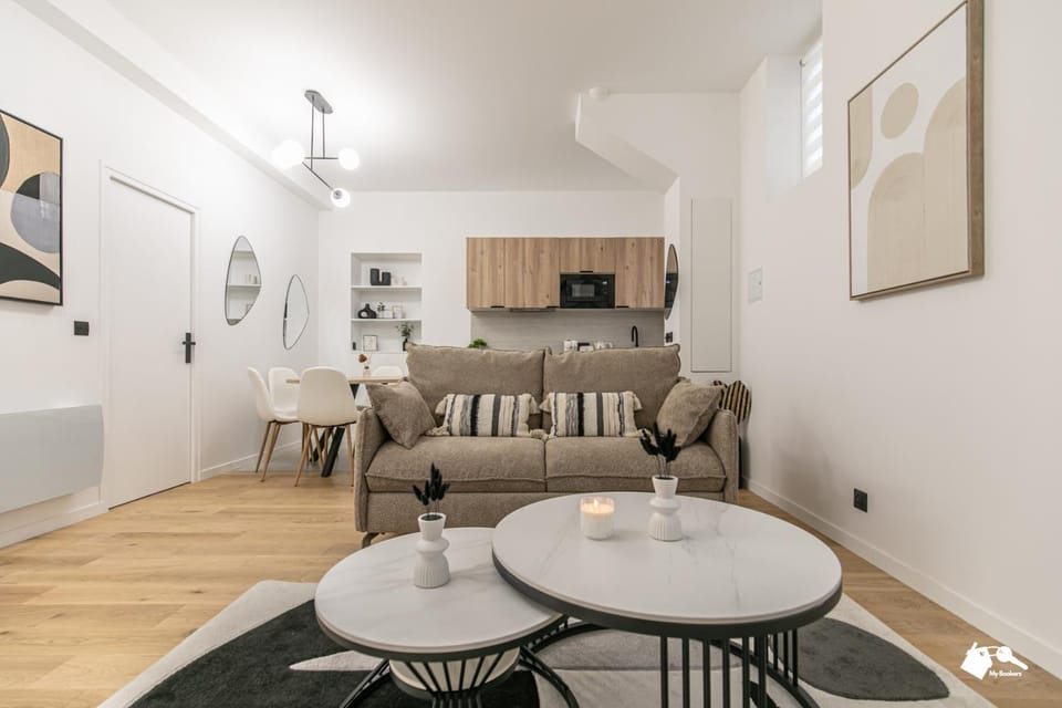 Kitchen or kitchenette, Living room, Dining area