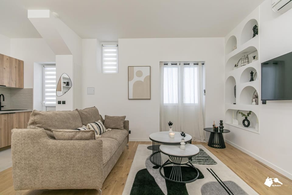 TV and multimedia, Kitchen or kitchenette, Living room, Seating area