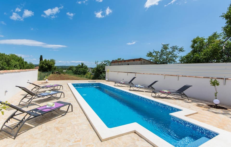 Pool view, Swimming pool, sunbed