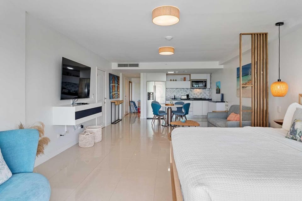 Beachfront - Deluxe View Studio condo - E323-1 Apartment in Noord