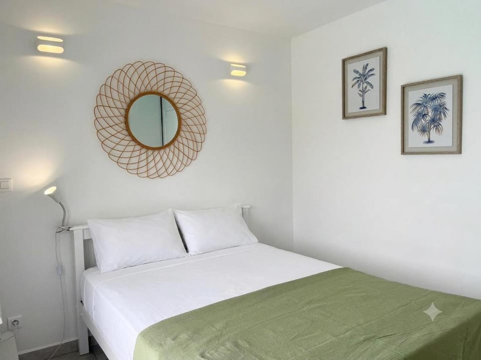 Bed, Photo of the whole room, Bedroom, air conditioner