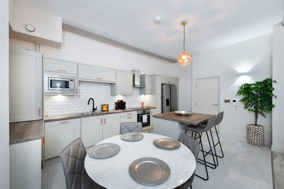Dining area, kitchen
