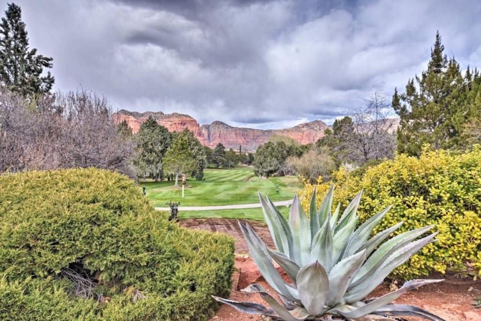 Sedona Airbnb - Sedona Golf, Pool and Hot tub by Bell Rock-Views House in Village of Oak Creek