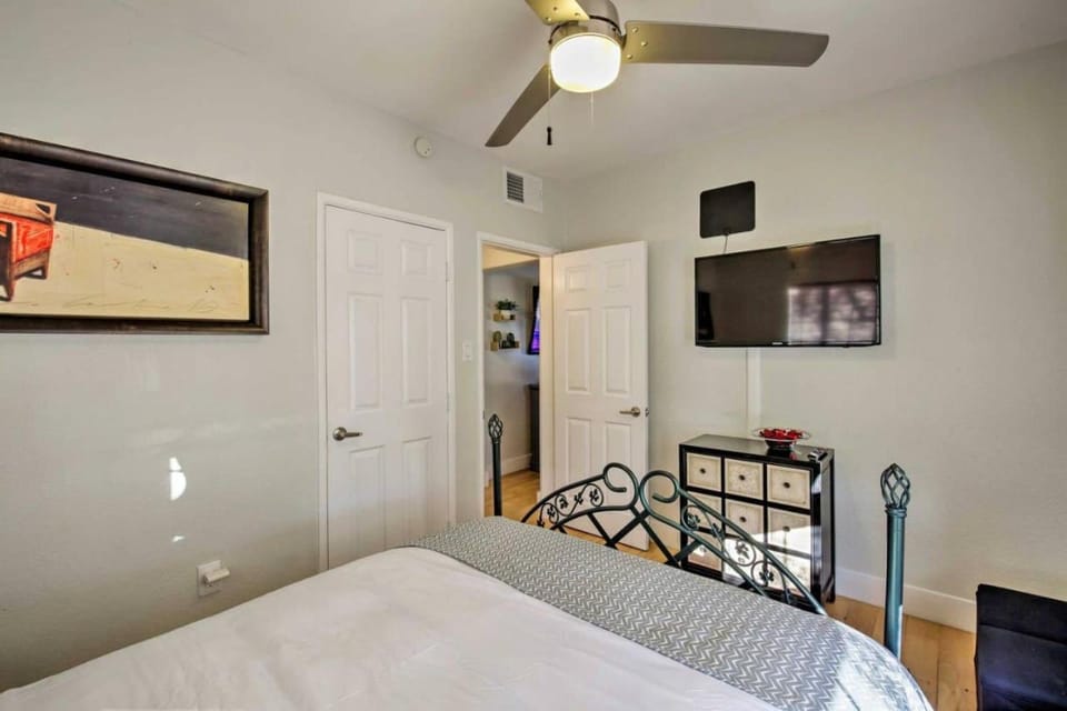 Palm house - Phoenix Home with renovated Pool and String Lights House in Phoenix