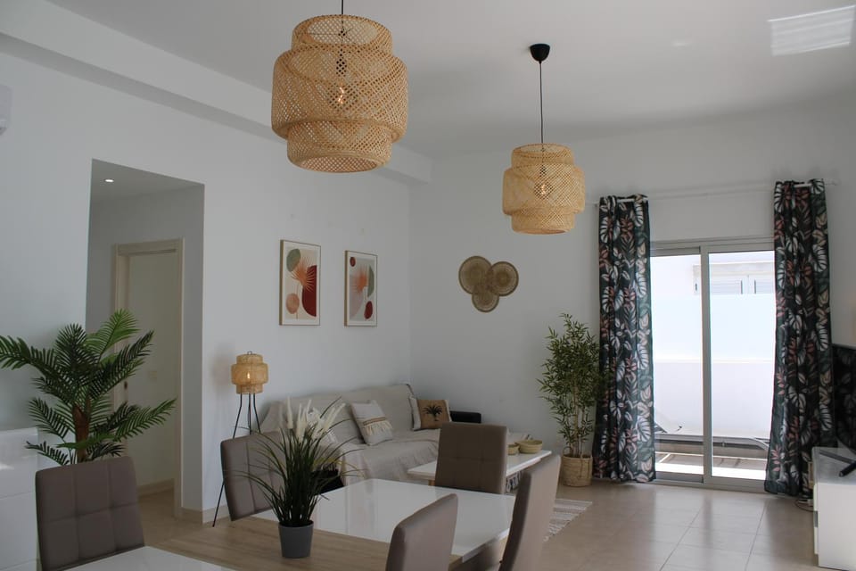 TV and multimedia, Living room, Seating area, internet
