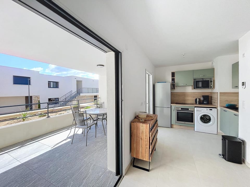 Patio, Kitchen or kitchenette, Dining area, dishwasher, oven