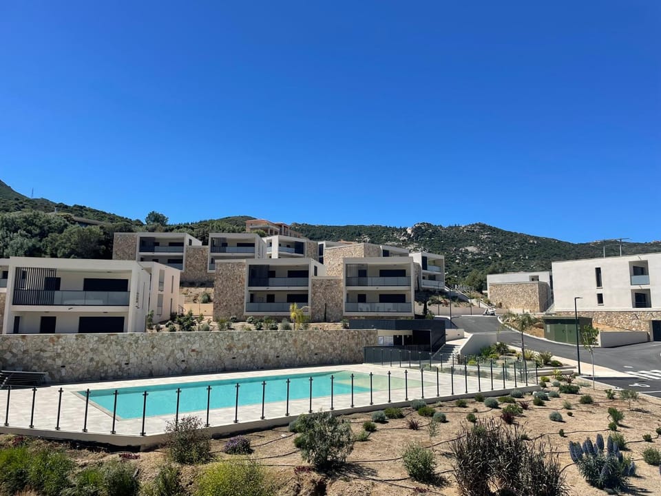 Property building, Natural landscape, Mountain view, Swimming pool, sunbed