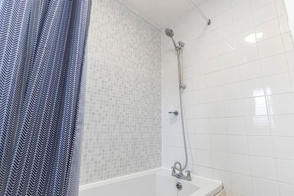 Comfortable 3 Bedroom Home Sleeps 5 Apartment in England
