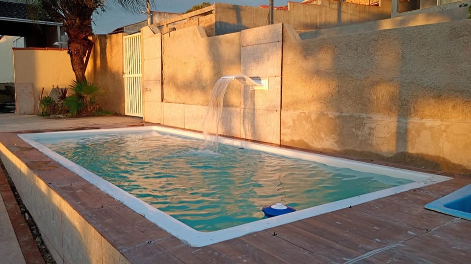 Casa 4 quartos, 2 suítes, piscina e acessibilidade - Frente para a lagoa House in São Pedro da Aldeia