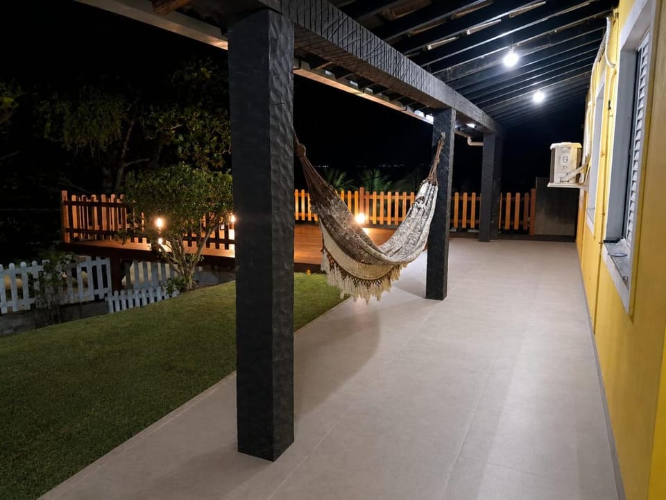 Casa 4 quartos, 2 suítes, piscina e acessibilidade - Frente para a lagoa House in São Pedro da Aldeia