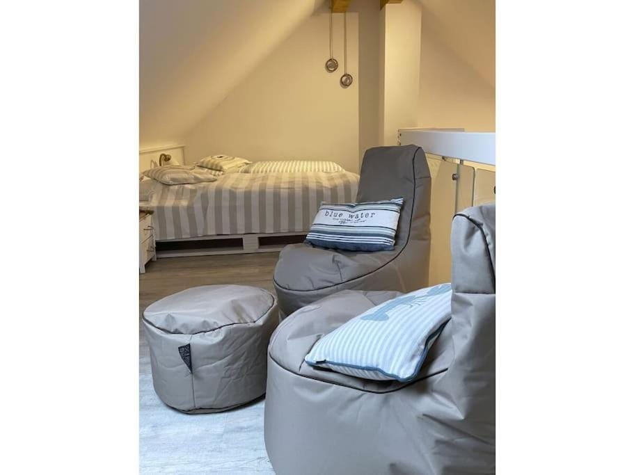 Bed, Photo of the whole room, Seating area, Bedroom
