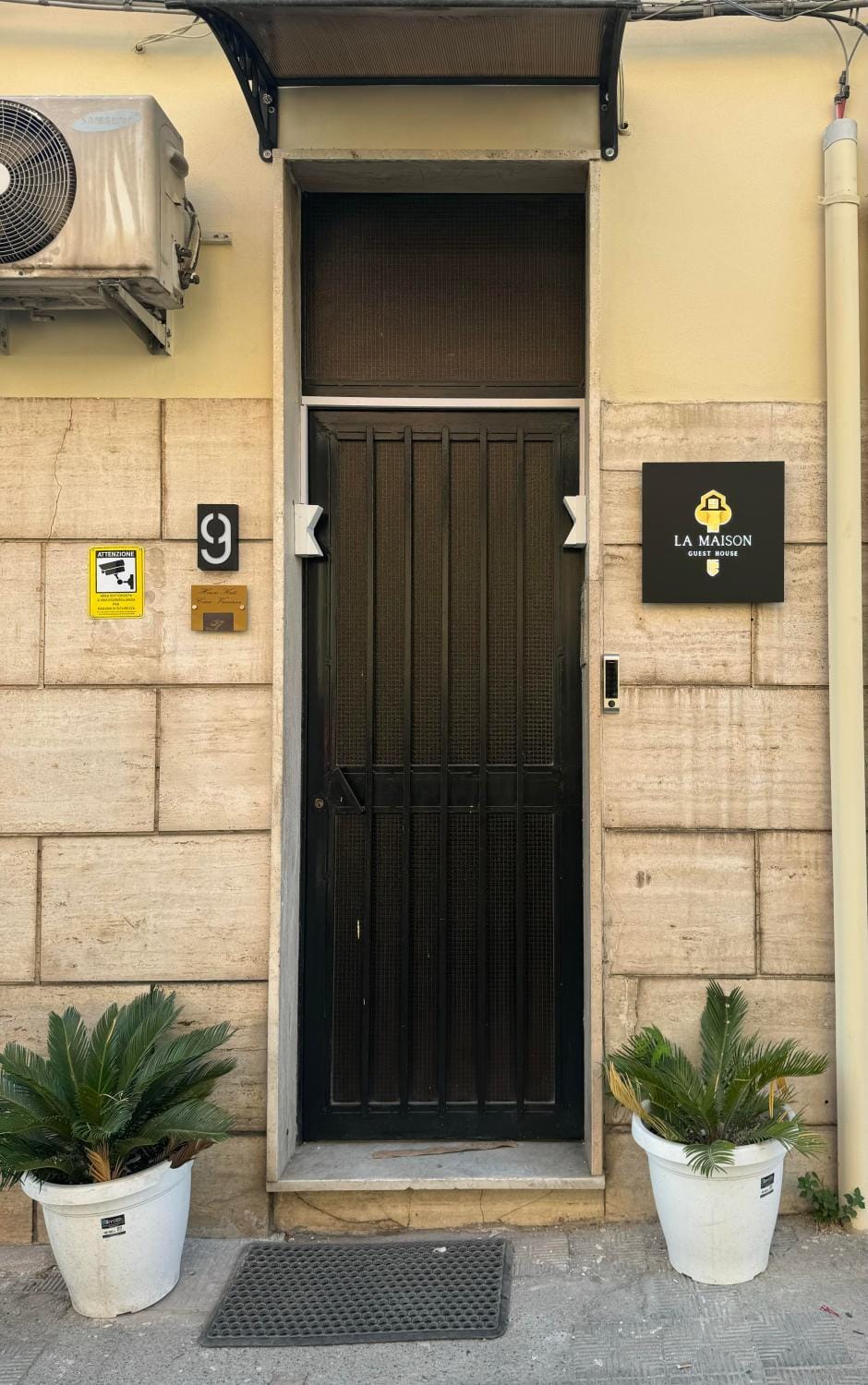 Facade/entrance