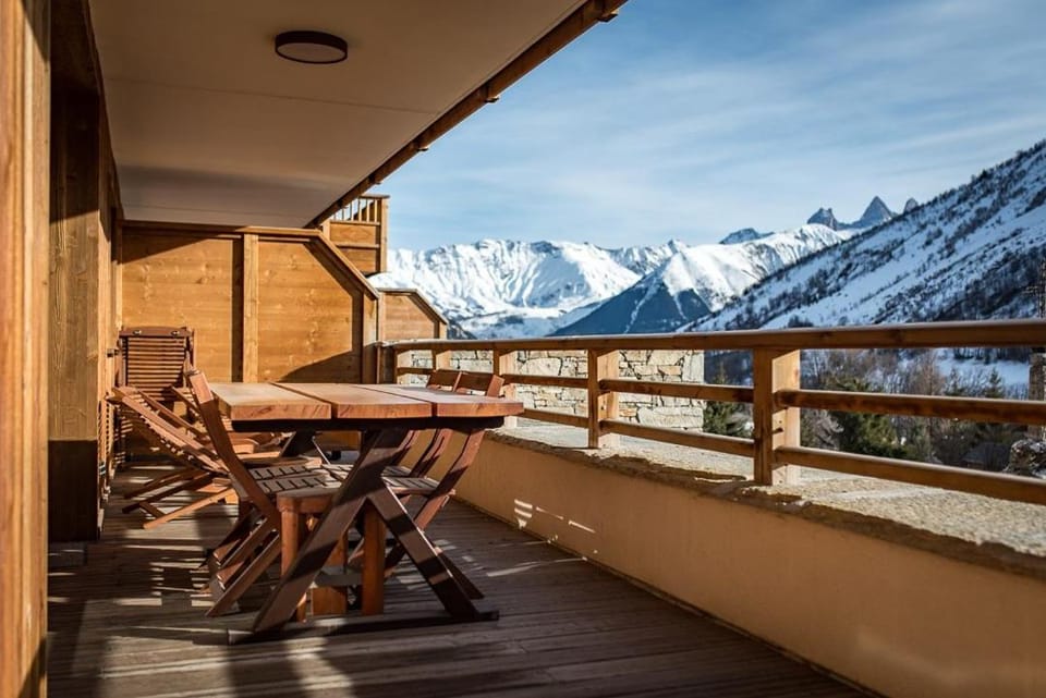 Bel appartement 6 personnes avec deux terrasses ensoleillées au coeur du village Apartment in Saint-Sorlin-d'Arves