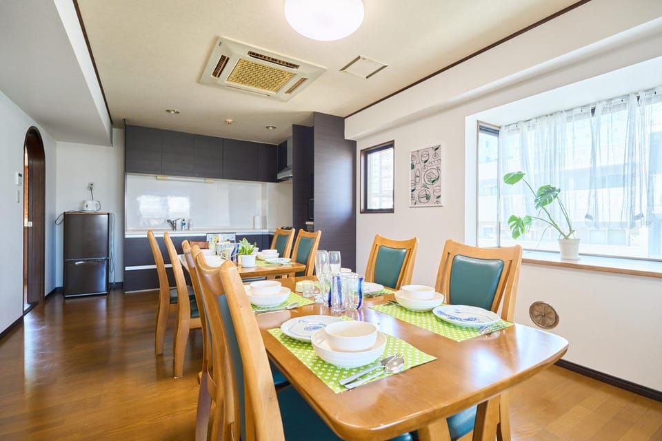 Kitchen or kitchenette, Dining area, microwave, air conditioner
