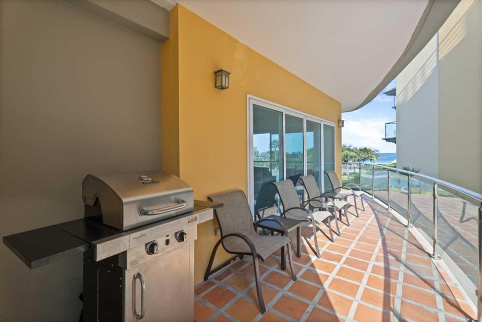Beachfront - Sapphire Vista 3BR condo - A247 House in Noord