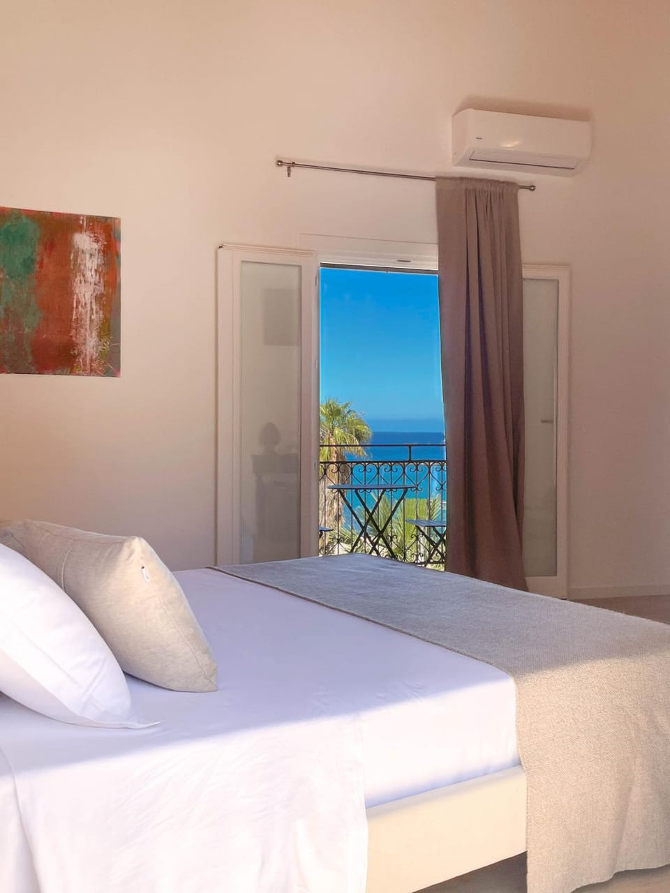 Bed, Photo of the whole room, Sea view