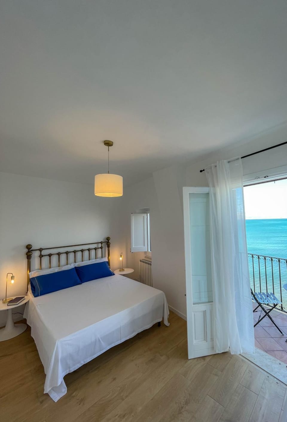 Photo of the whole room, Bedroom, Sea view
