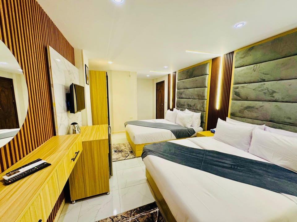 Communal lounge/ TV room, Bed, TV and multimedia, Living room, Photo of the whole room, Seating area, Evening entertainment, Bedroom, hair dresser, wardrobe