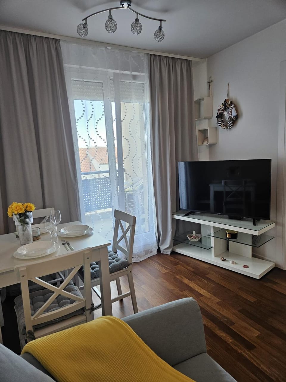 TV and multimedia, Seating area
