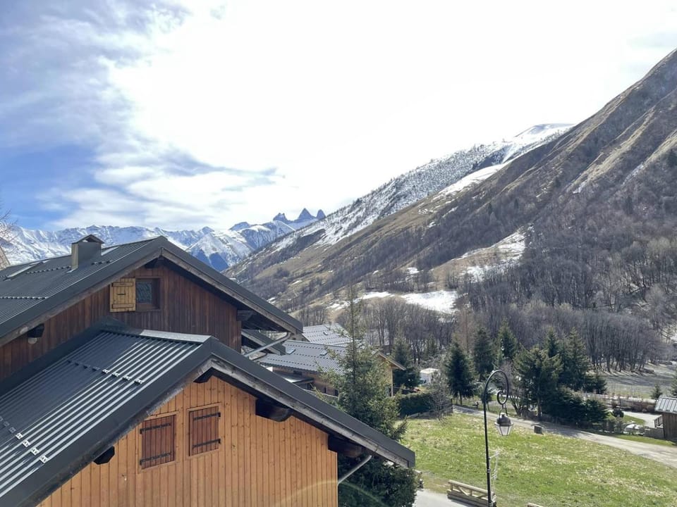 Appartement Triplex 9 couchages avec terrasse au cœur du village Apartment in Saint-Sorlin-d'Arves