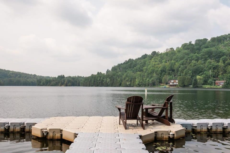Nature & lake access Tremblant Chalet in Ontario