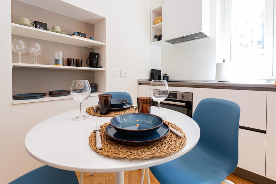 Coffee/tea facilities, Kitchen or kitchenette, Dining area