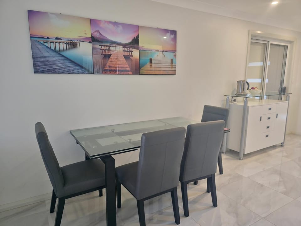 Seating area, Dining area