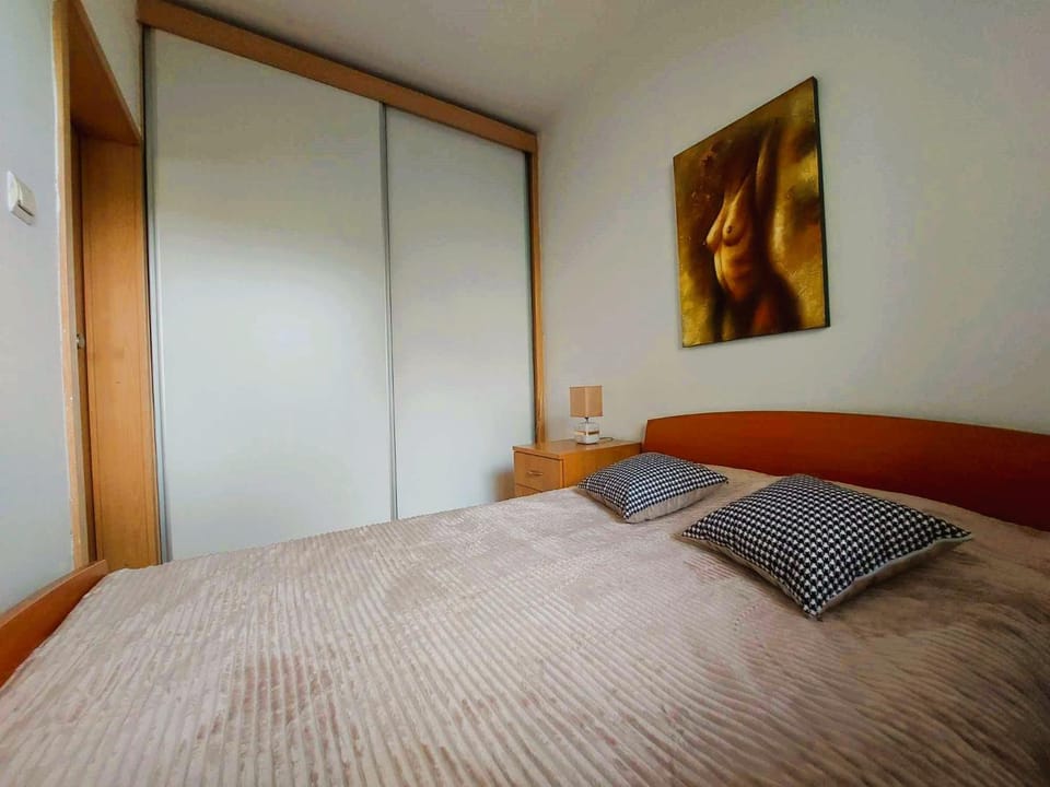 Bedroom, wardrobe