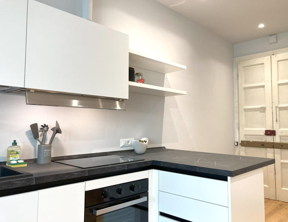 Kitchen or kitchenette, pet friendly, stove