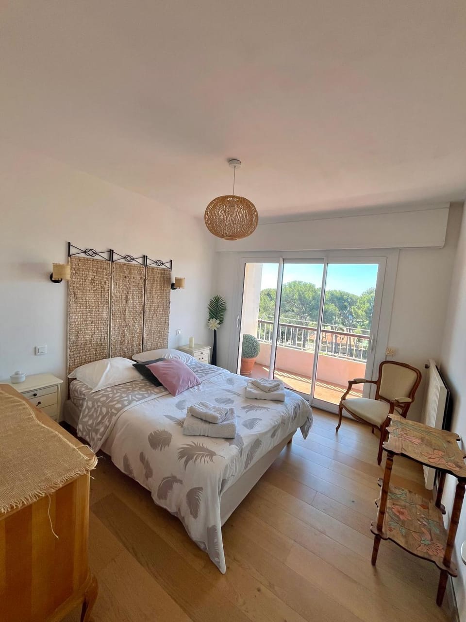 Day, Photo of the whole room, Bedroom
