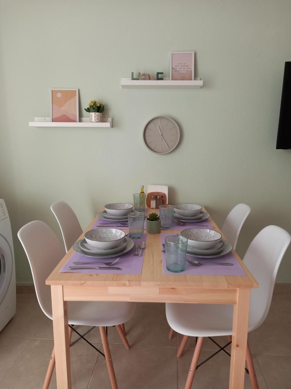 Seating area, Dining area