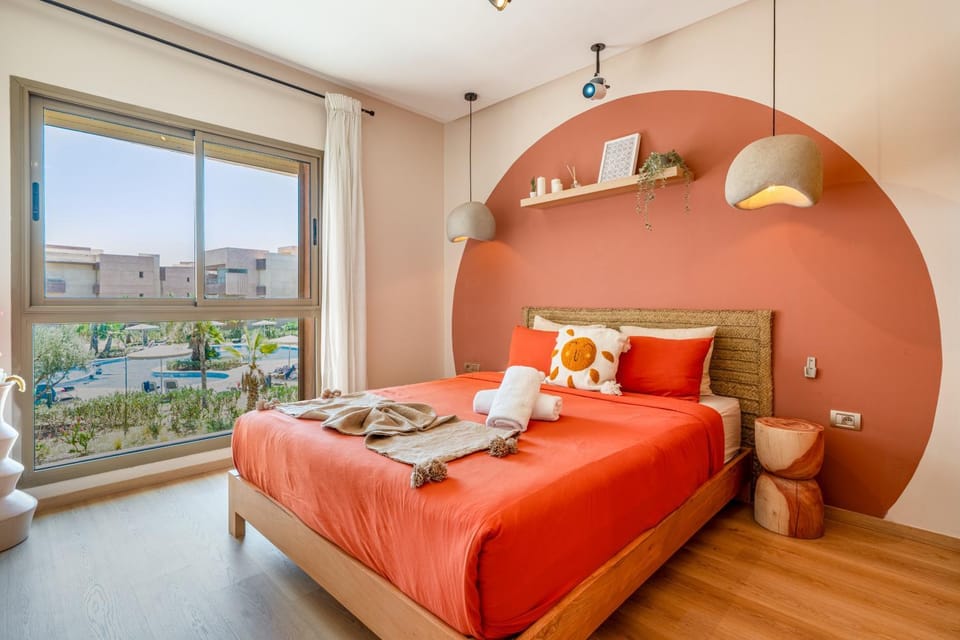 Bed, Living room, Photo of the whole room, Seating area, Bedroom, towels