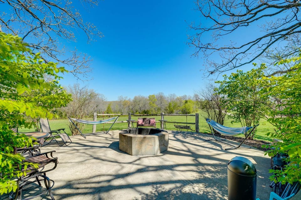 Spacious Ozarks Family Home - Private Pool & Grill House in Ozark Mountains