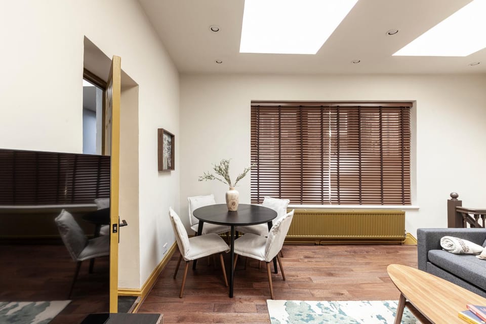 Piccadilly Gem With Private Terrace Apartment in City of Westminster