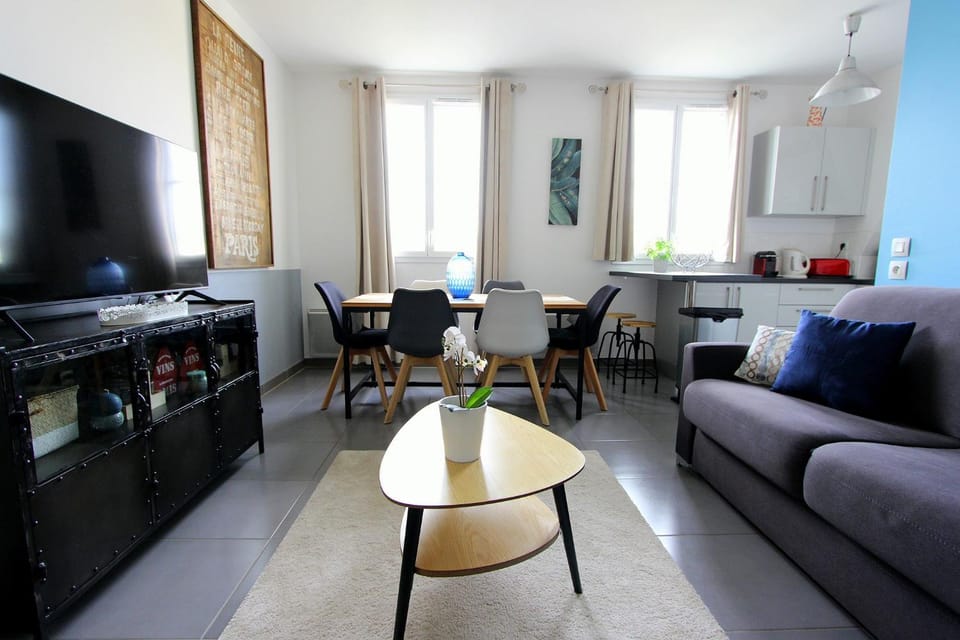 TV and multimedia, Living room, Dining area