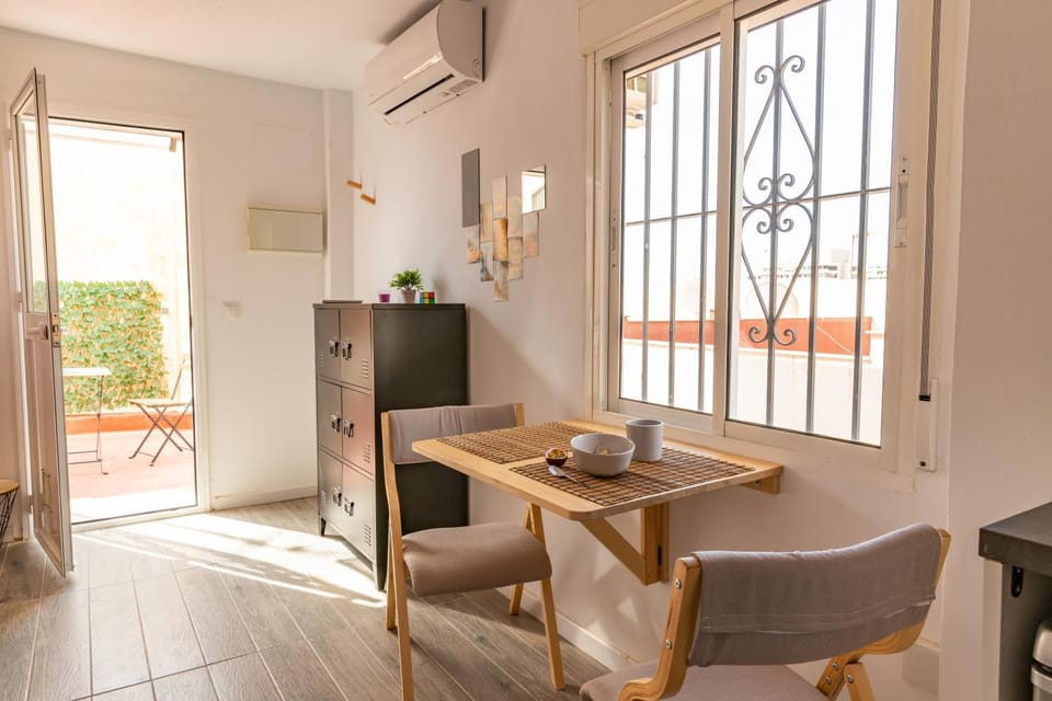 Seating area, Dining area