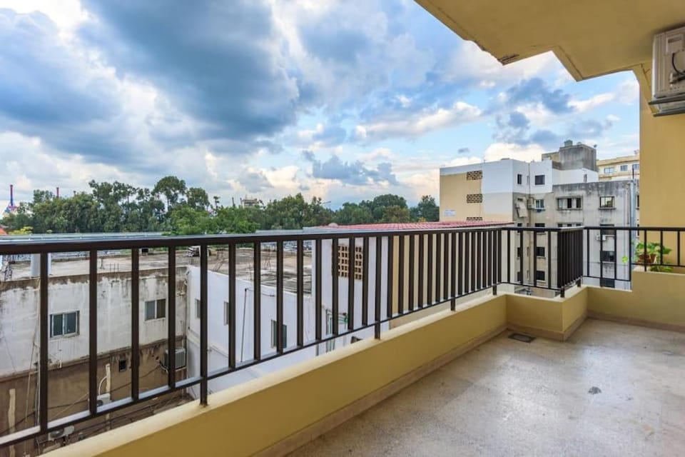 Day, Balcony/Terrace, Street view