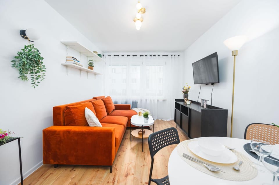 Communal lounge/ TV room, TV and multimedia, Living room, Seating area, Dining area, Evening entertainment