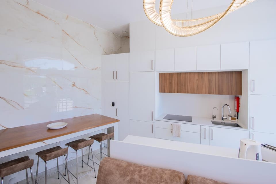 Kitchen or kitchenette, Living room, Seating area, Dining area