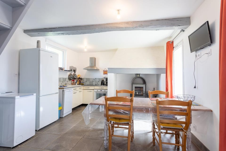 Property building, Kitchen or kitchenette, Living room