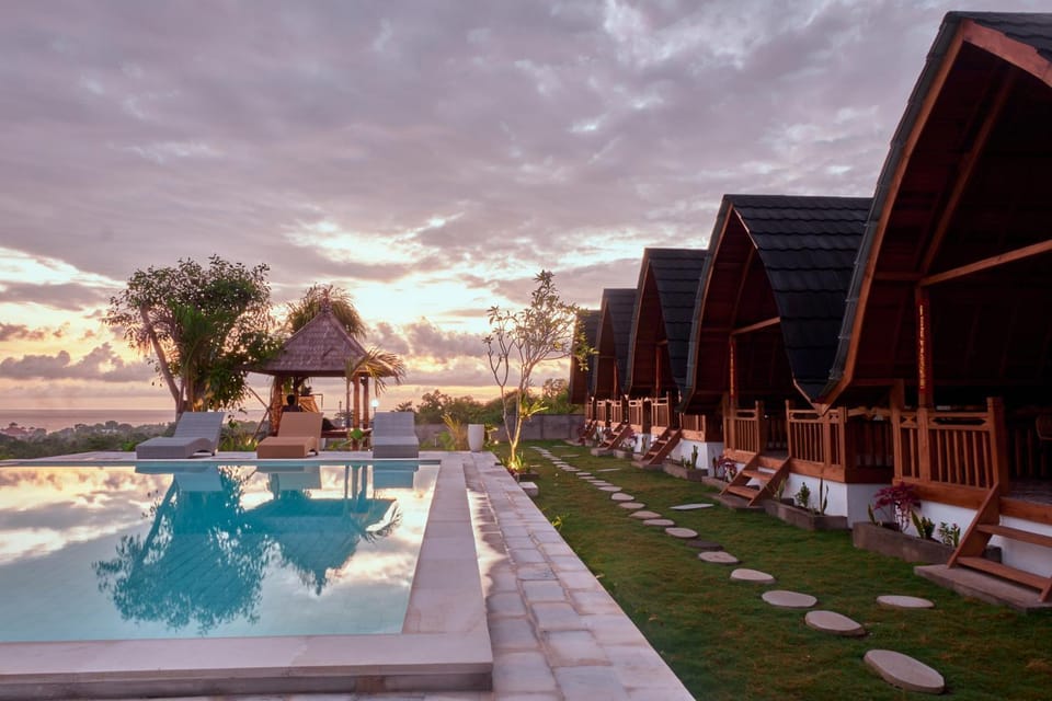 Property building, Day, Swimming pool, Sunrise