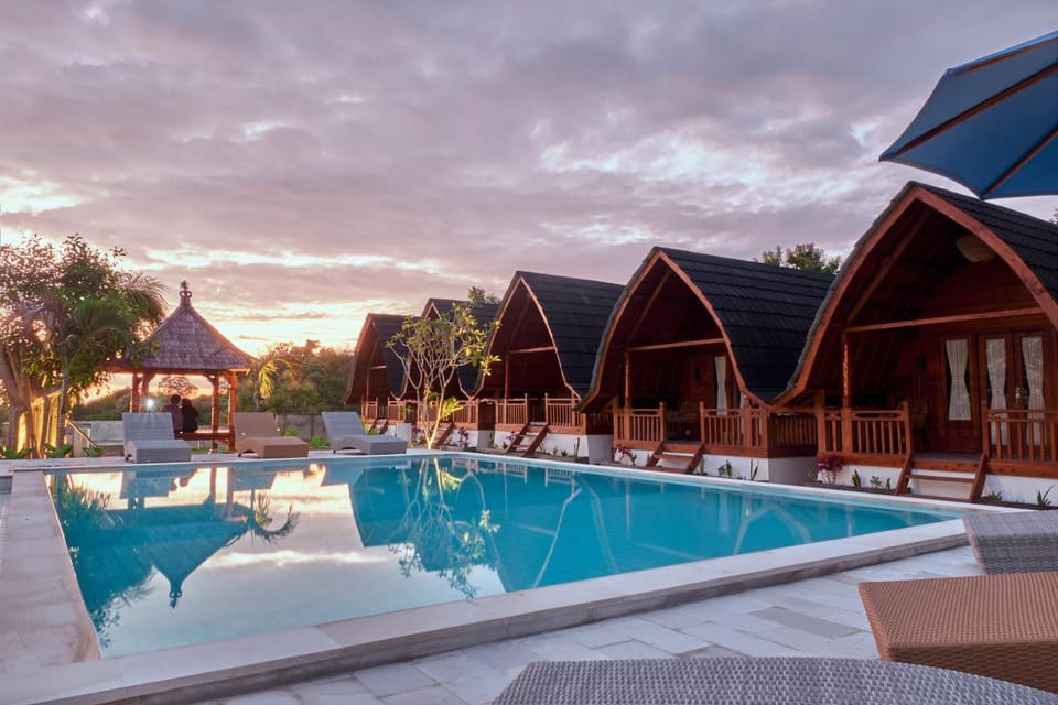 Pool view, Swimming pool, sunbed