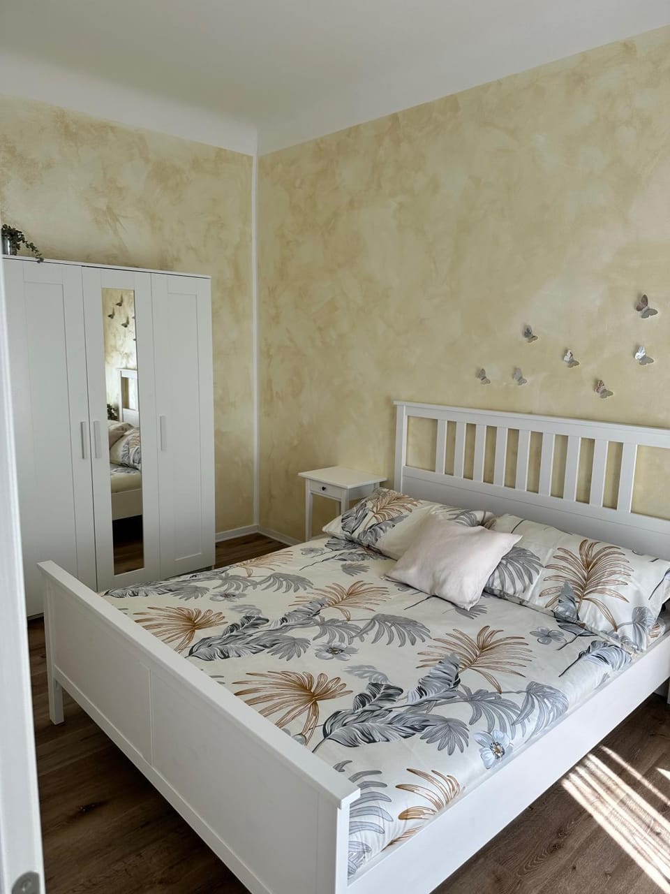 Bed, Decorative detail, Decorative detail, Bedroom