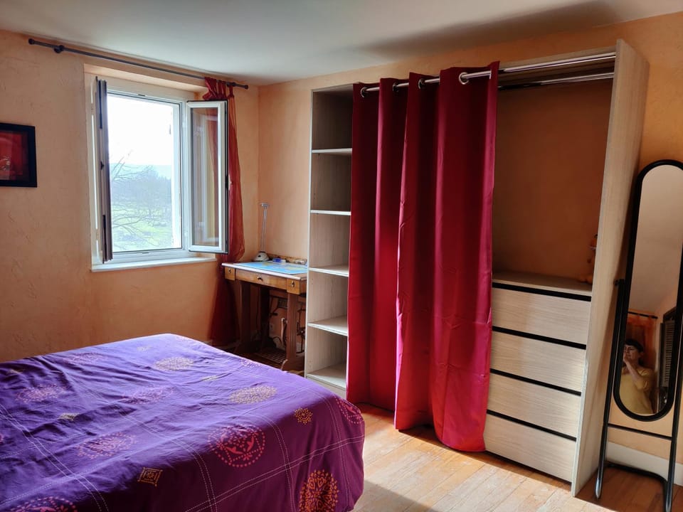 Photo of the whole room, wardrobe