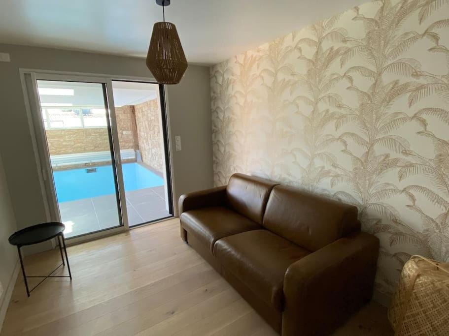 Villa avec piscine couverte et proche de la mer House in Brittany